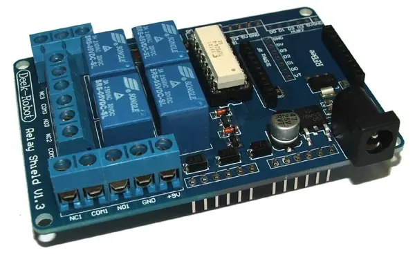 Shield rele 4 canali per Arduino + zoccoli XBEE